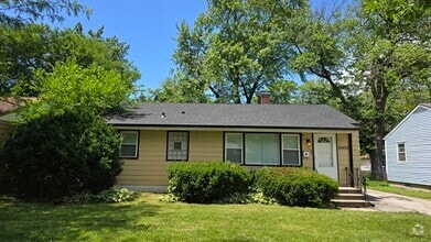 Building Photo - 15450 Maple St