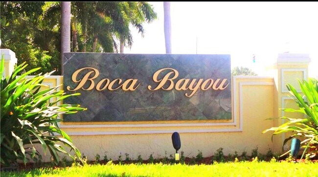 Building Photo - 15 Royal Palm Way