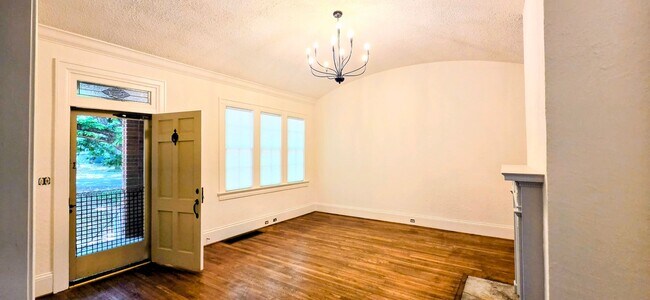 Foto del edificio - 1355 Magnolia Curve