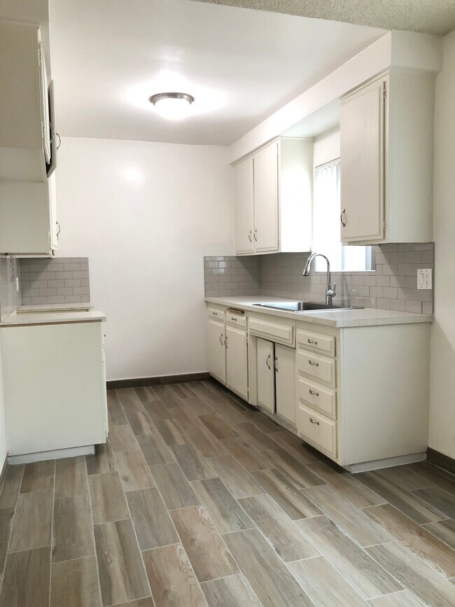 Building Photo - 1741 Centinela Ave