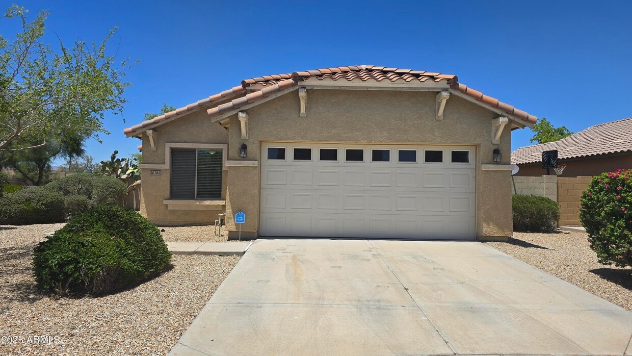 Foto principal - 16782 W Hadley St