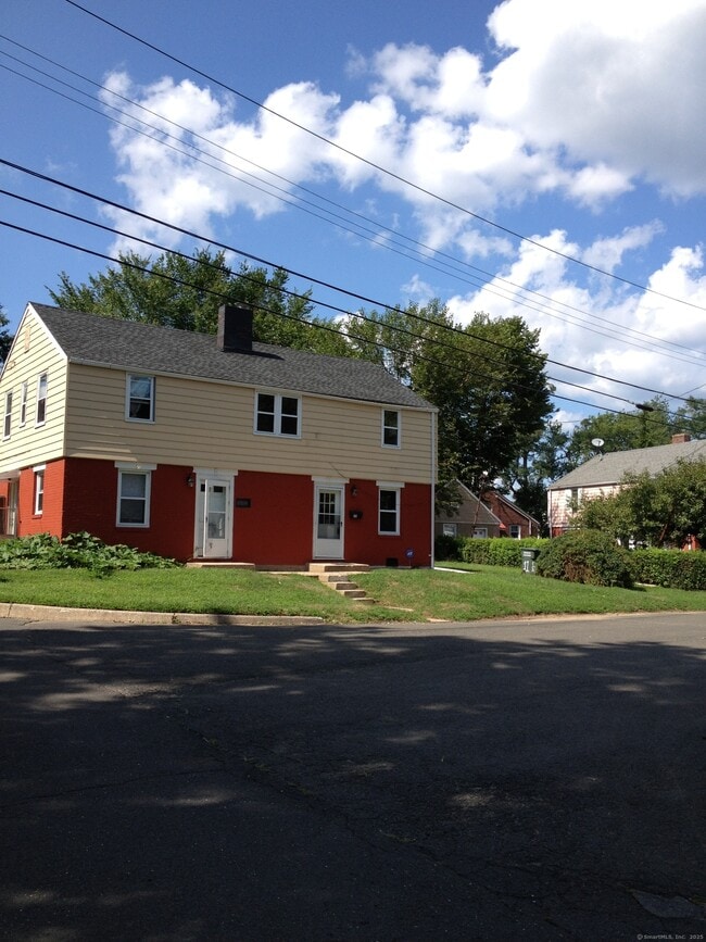 Building Photo - 11 High Ridge Dr