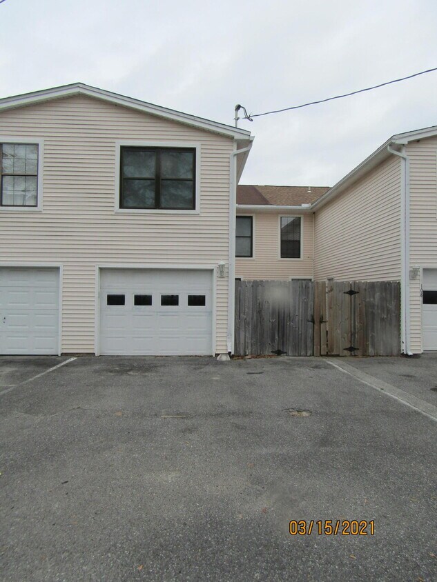 Primary Photo - 106 4th Ave