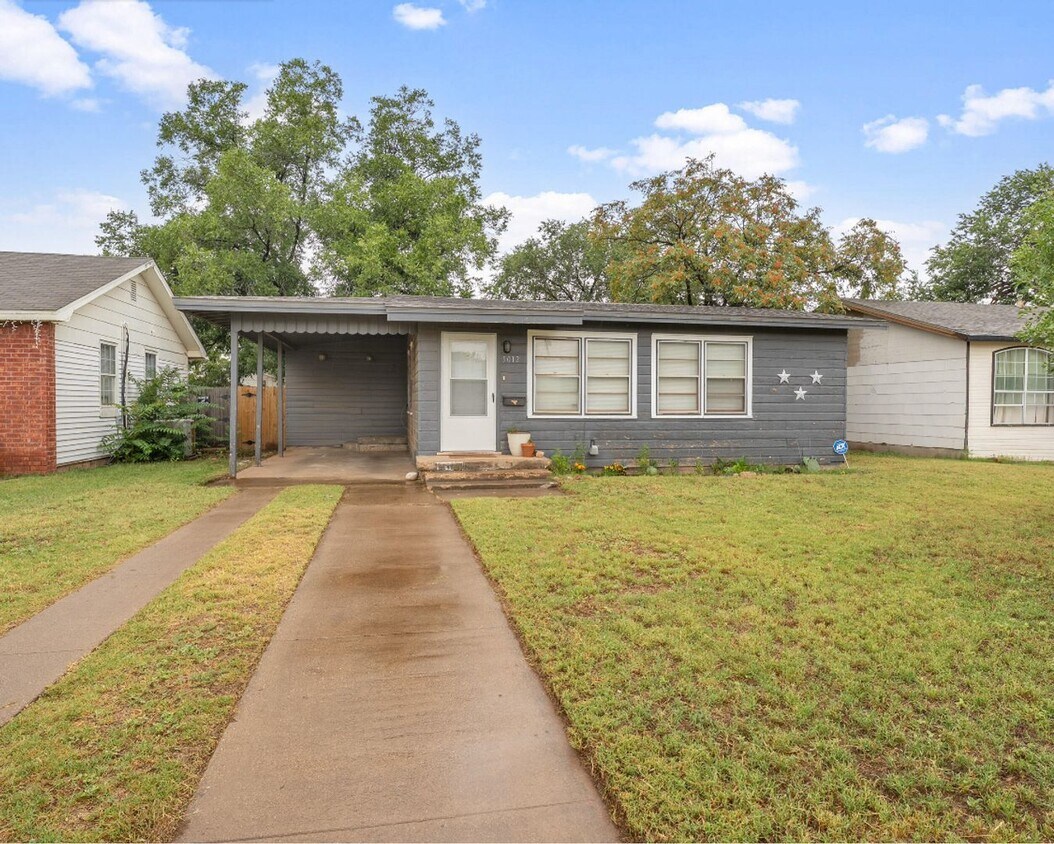 Primary Photo - 2 bed 1 bath near Slide and Marsha Sharp n...