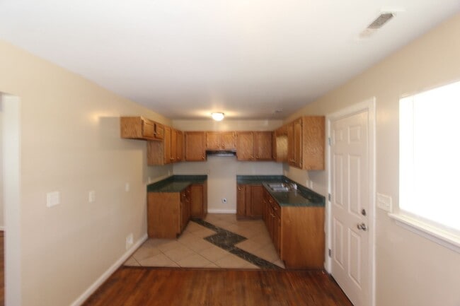 Building Photo - Great Home - New on The Market!!  Convenie...