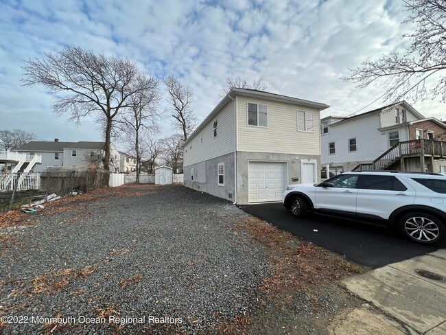 Building Photo - 14 Brookside Ave
