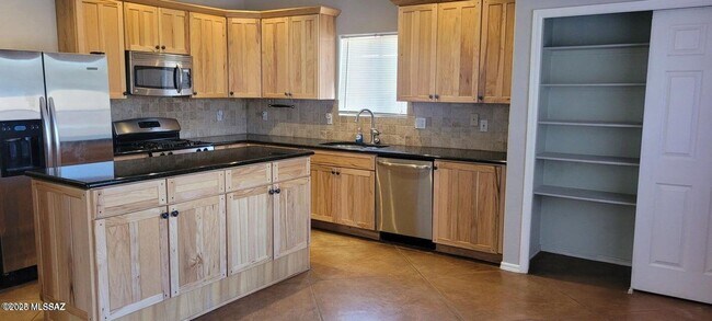 Foto del edificio - Northwest 4 Bedroom Pool Home