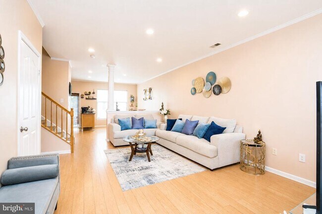 Foto del edificio - 704 Dahlia Cir