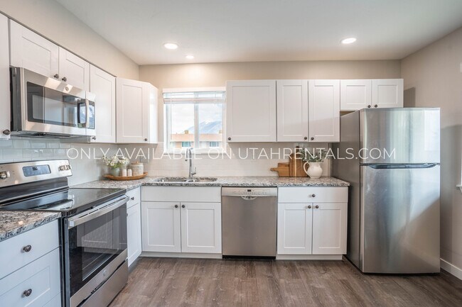 Building Photo - 689 N 100 W