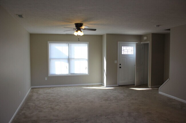 Building Photo - End Unit Town House For Rent