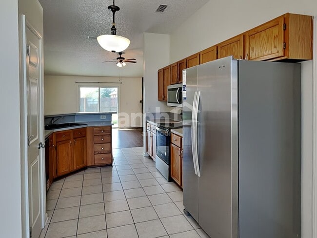 Building Photo - 3741 Woodbriar Dr