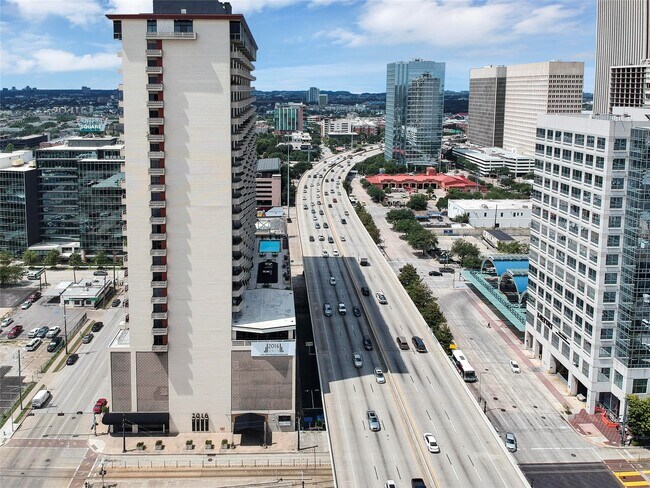 Building Photo - 2016 Main St