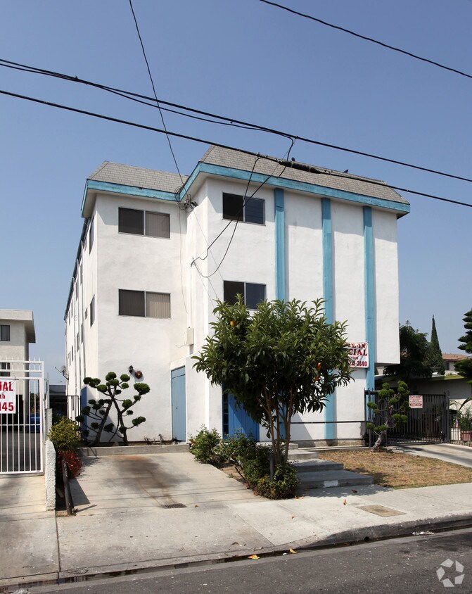 Primary Photo - 13111 Doty Ave