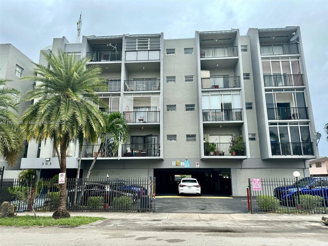 Foto principal - 305 W 68th St