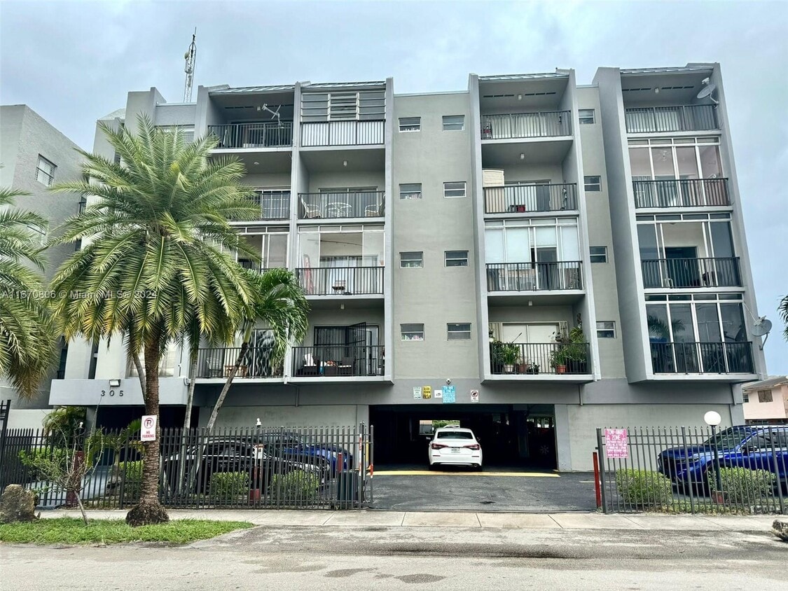 Primary Photo - 305 W 68th St