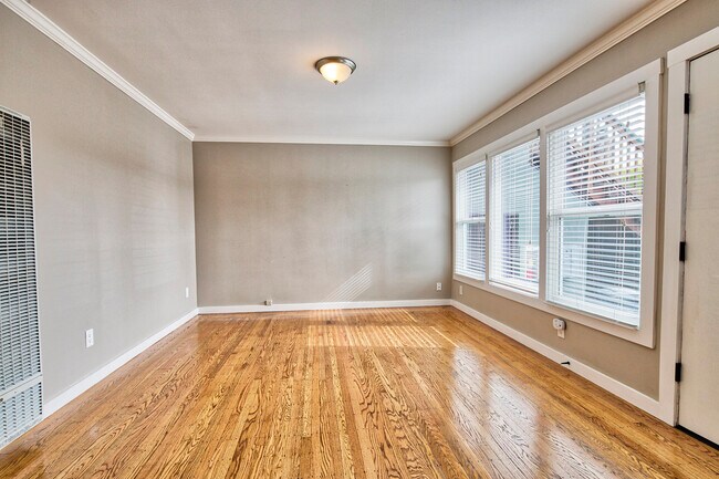 Foto del edificio - 2441 Curtis St
