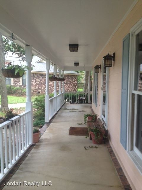 Building Photo - 7 N Hampton Dr