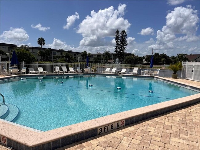 Foto del edificio - 1000 Manatee Rd