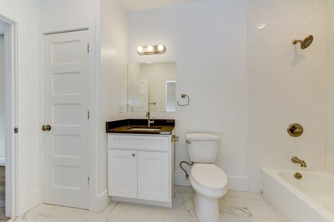 Building Photo - 1116 13th St