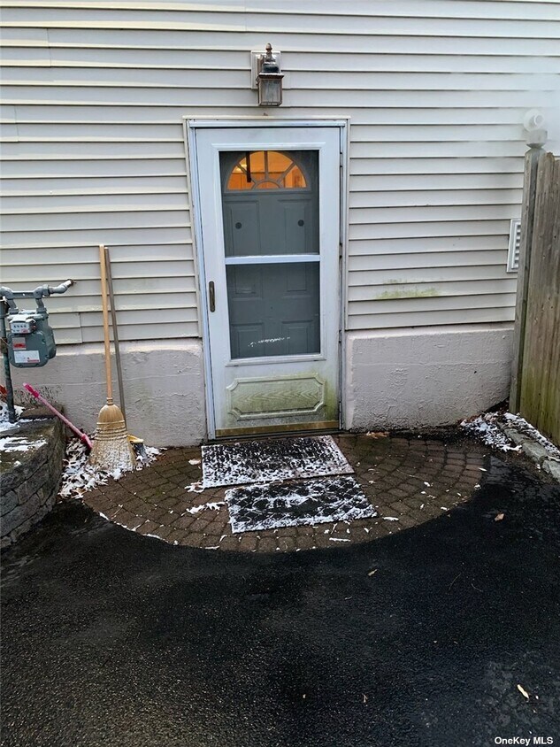 33 Woodchuck Ln, Brookhaven, NY 11733 Room for Rent in Brookhaven, NY