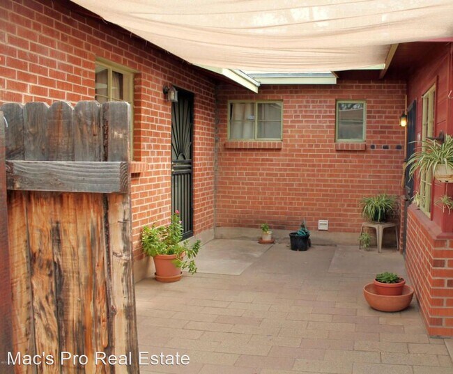 Building Photo - 3 br, 2 bath House - 2727 N. Baxter Avenue