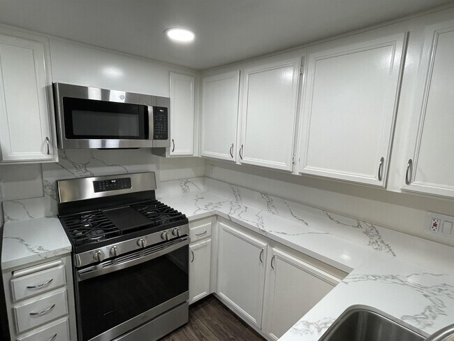 Building Photo - 9889 Scripps Westview Way