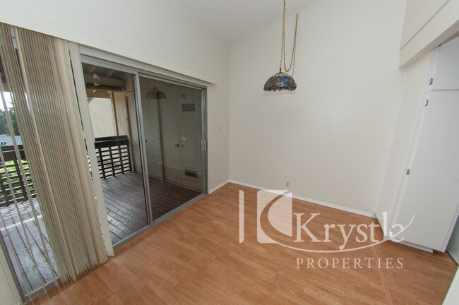 Building Photo - Nice layout to condo near Hwy 29 and Hwy 37