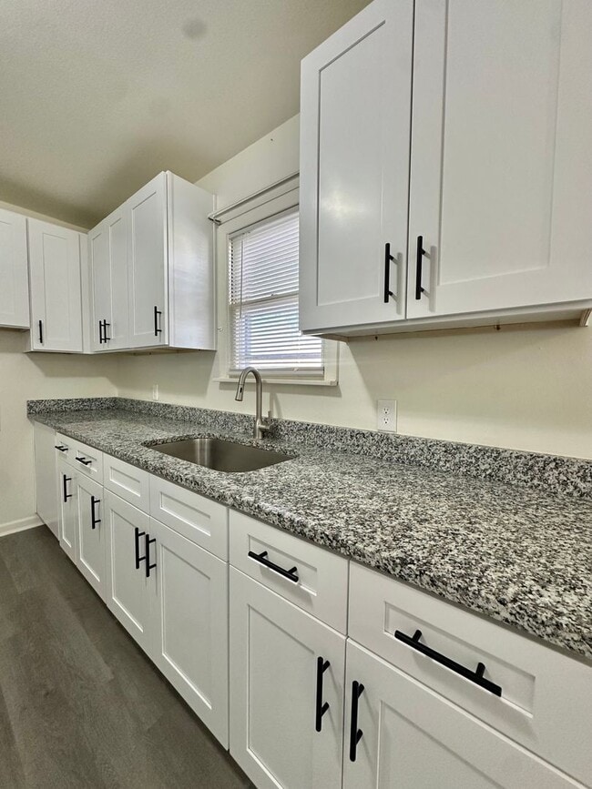 Foto del edificio - COMING MARCH 2026 - Cozy 3-Bedroom Home w/ Fully Renovated Kitchen!!