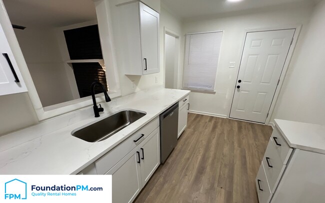 Foto del edificio - 1744 Dearing Rd