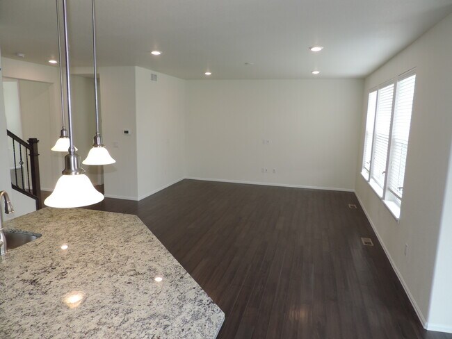 Foto del edificio - Sierra Ridge 4 Bedroom Home (Available Imm...