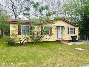 Building Photo - 1109 Karen Dr