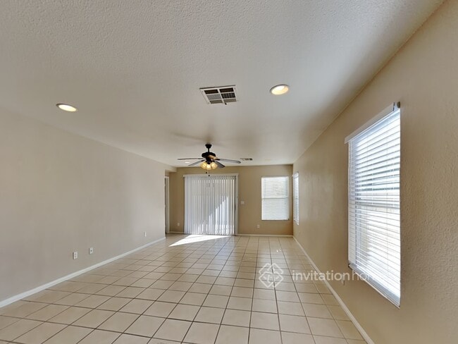 Building Photo - 7920 N Willow Pines Pl
