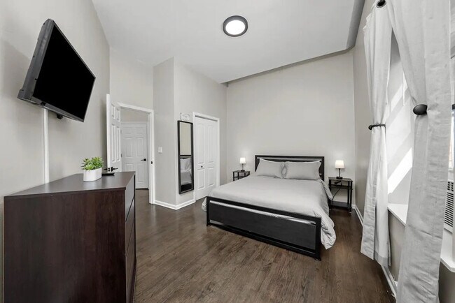 Foto del edificio - 2701 N California Ave