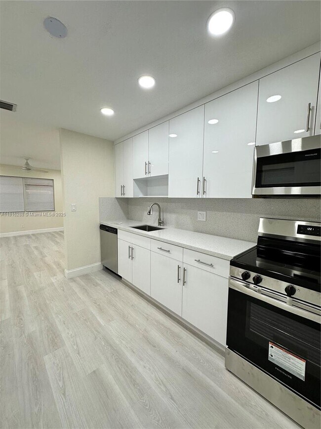 Foto del edificio - 108 NW 3rd Ave