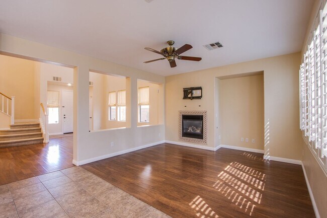 Foto del edificio - Beautiful 4 bedroom 3 bath plus loft home in the Vistas in Summerlin!
