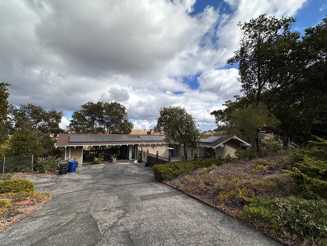 Building Photo - Los Altos Hills Retreat w/ stunning views ...