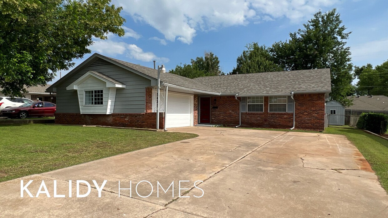 Photo - 5421 NW 65th St (Warr Acres, OK)
