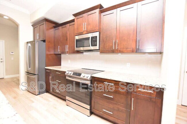 Foto del edificio - 6986 Highlands Creek Ave