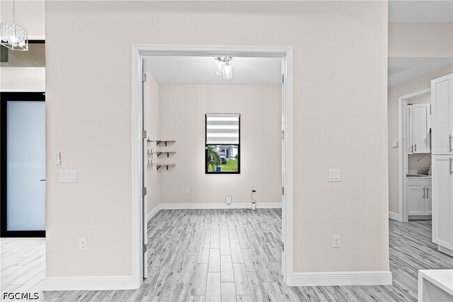 Foto del edificio - 4707 6th St W