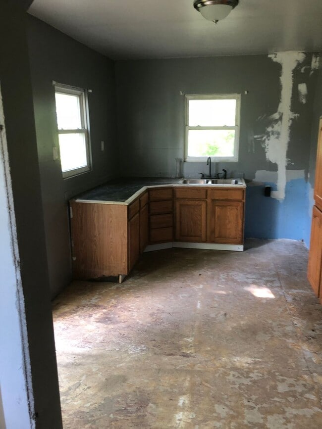 Building Photo - New Listing $390 month $800 down