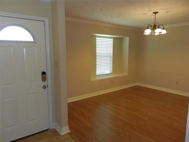 Building Photo - 10402 Long River Dr
