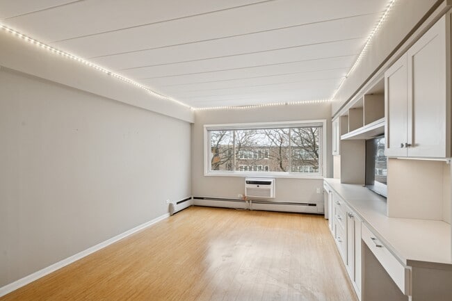 Foto del edificio - 5616 N Kenmore Ave