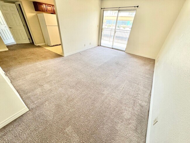 Foto del edificio - BEAUTIFUL 1 BEDROOM CONDO!