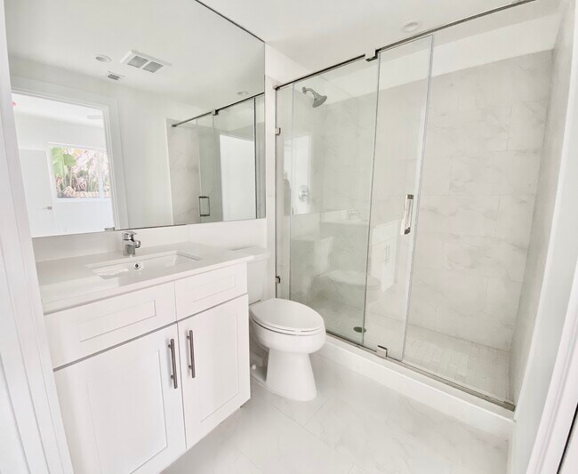 Bathroom - 942 Michigan Ave