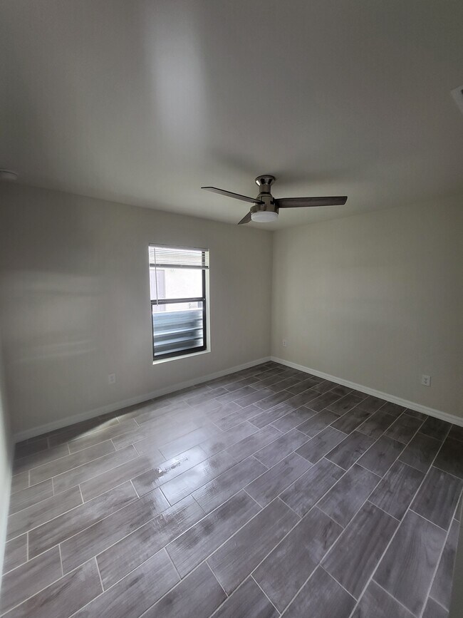 Foto del edificio - 1710 Four Mile Cove Pky