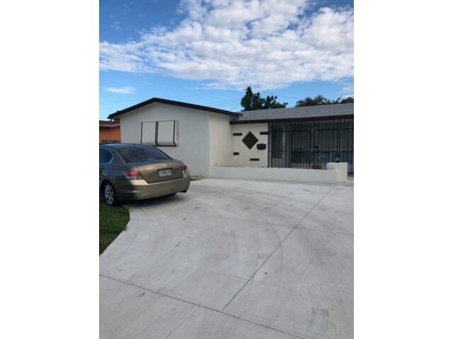 Building Photo - 7752-7752 Fairway Blvd