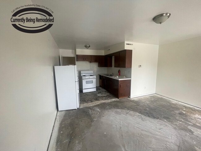 Building Photo - 710 W Cunningham Dr