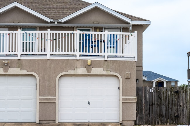 Building Photo - 13969 Ports O Call Dr