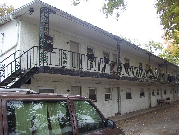 Building Photo - 2003 W Broad St