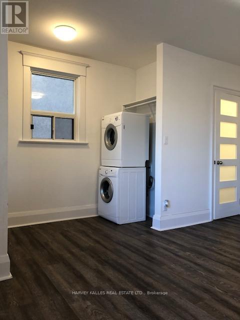 Photo du bâtiment - 734 St Clair Ave W